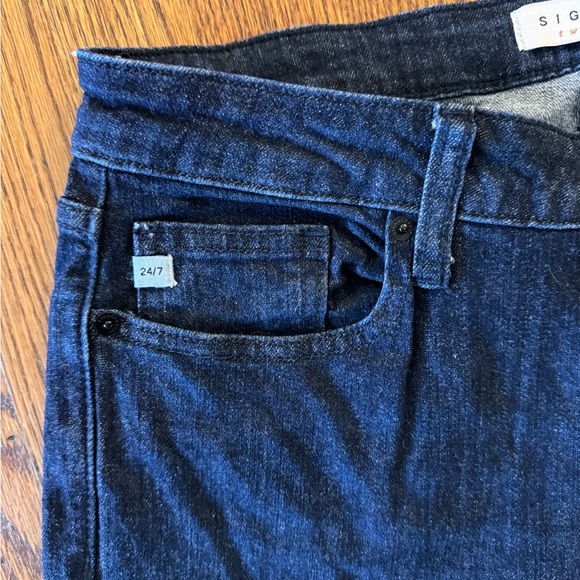 Signature High Rise Flare Jeans with Frayed Edge - Picture 7 of 7